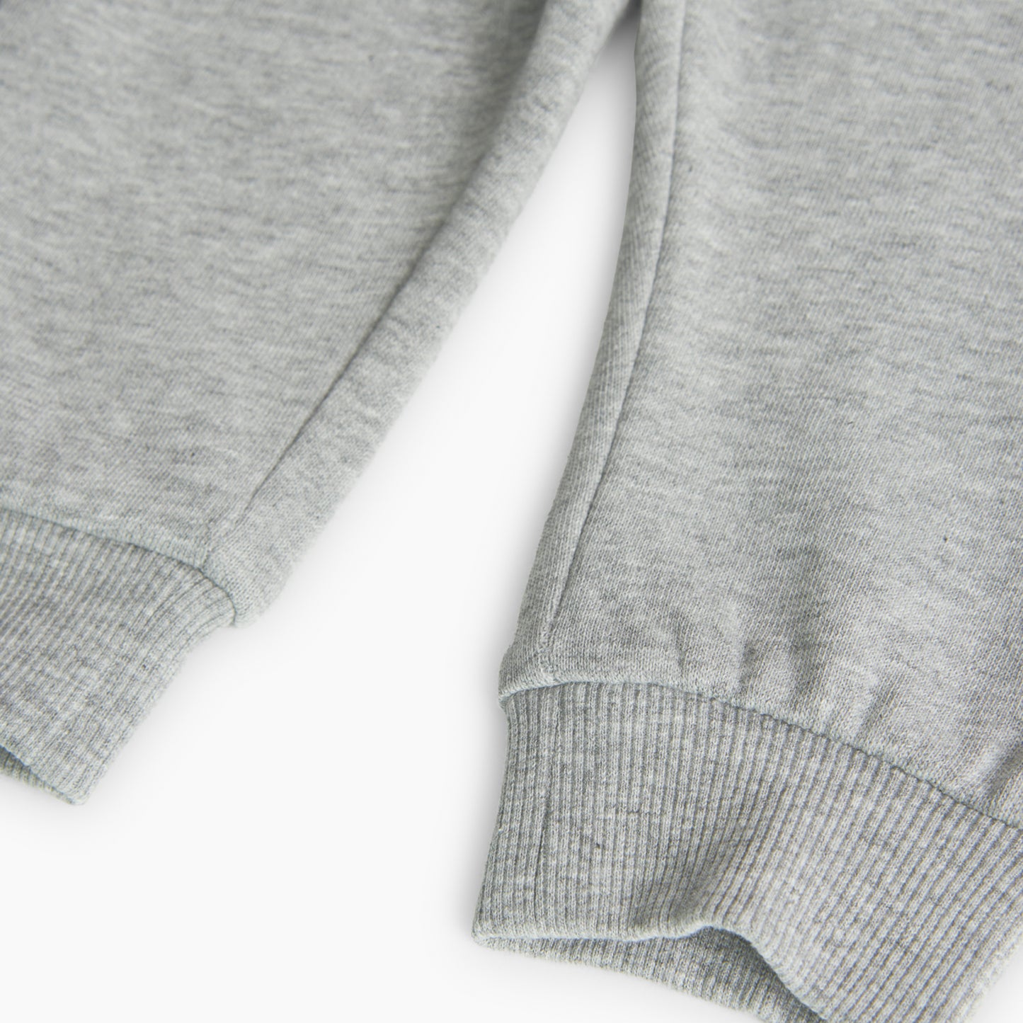 Conjunto playera estampada con pants para mini niño