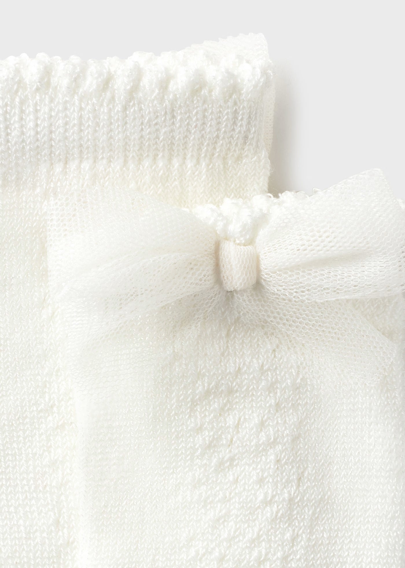 Calcetín alto crudo para bebé niña