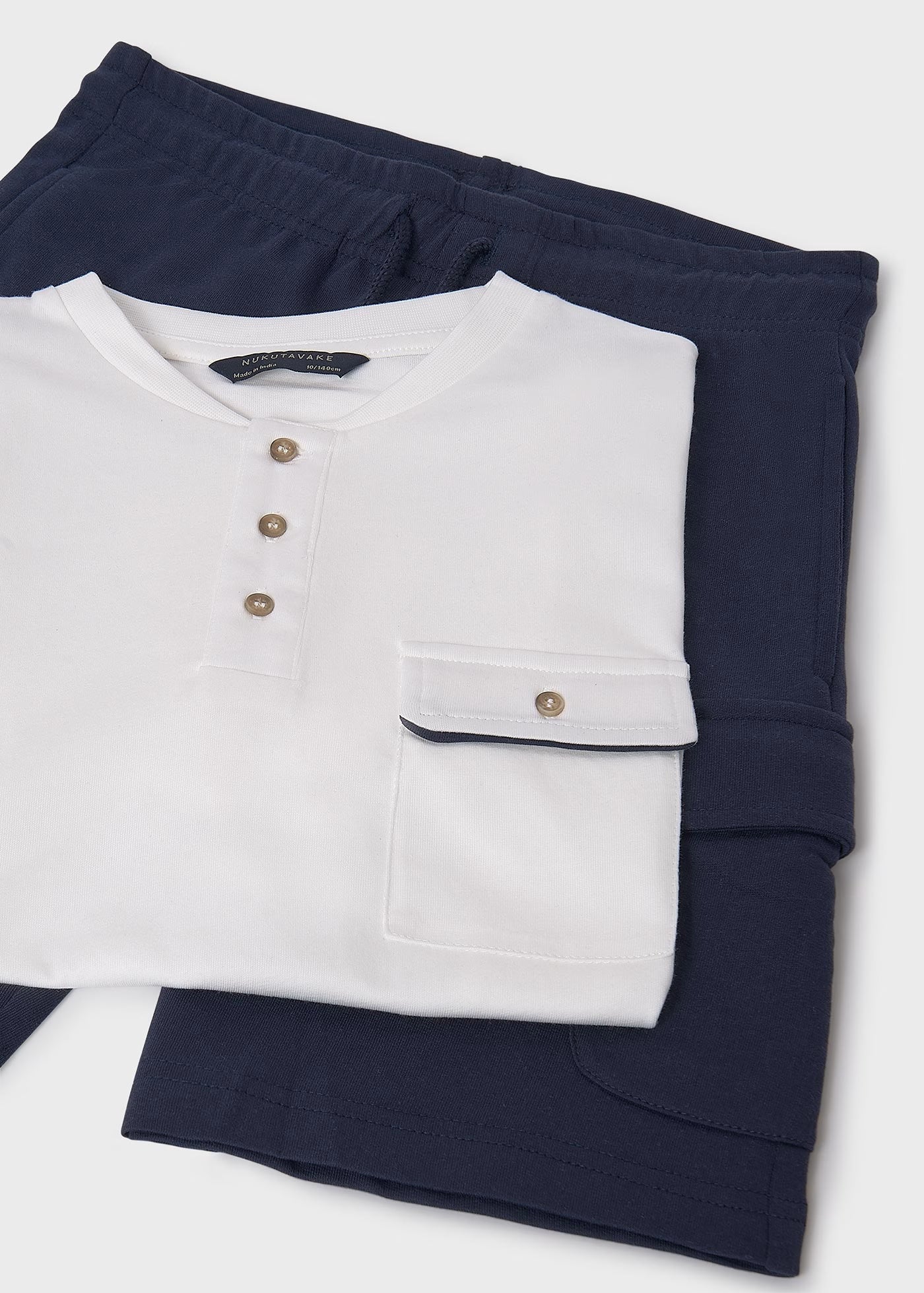 Conjunto playera cuello mao con short niño jr