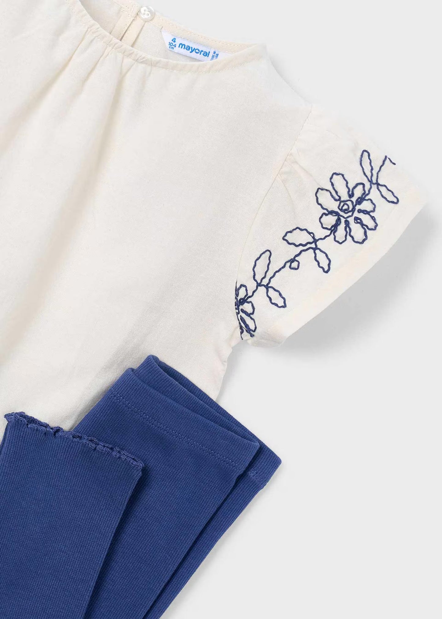 Conjunto leggings y playera con flores bordadas mini niña