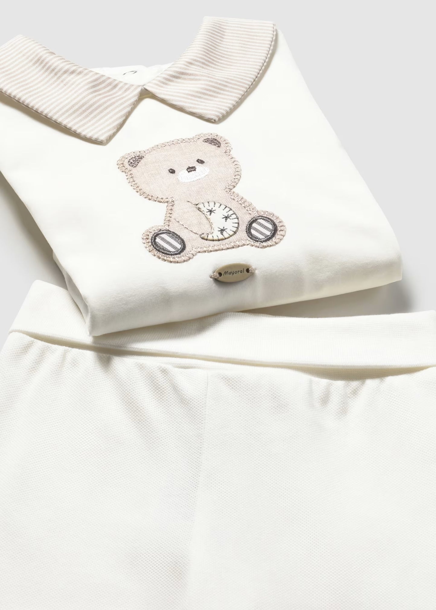 Conjunto pantalón y playera con bordado osito recién nacido