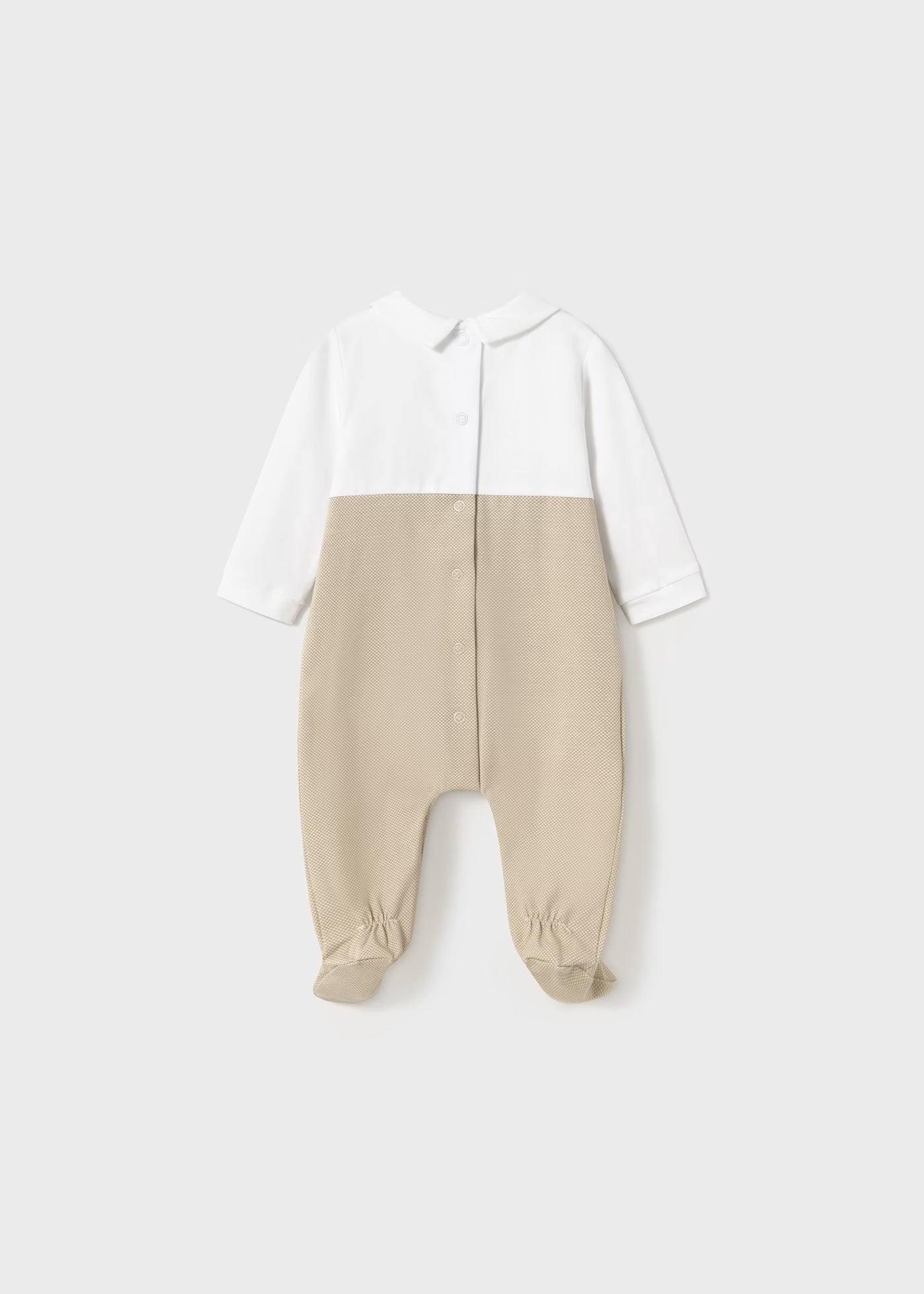 Pelele largo cuello beige recién nacido