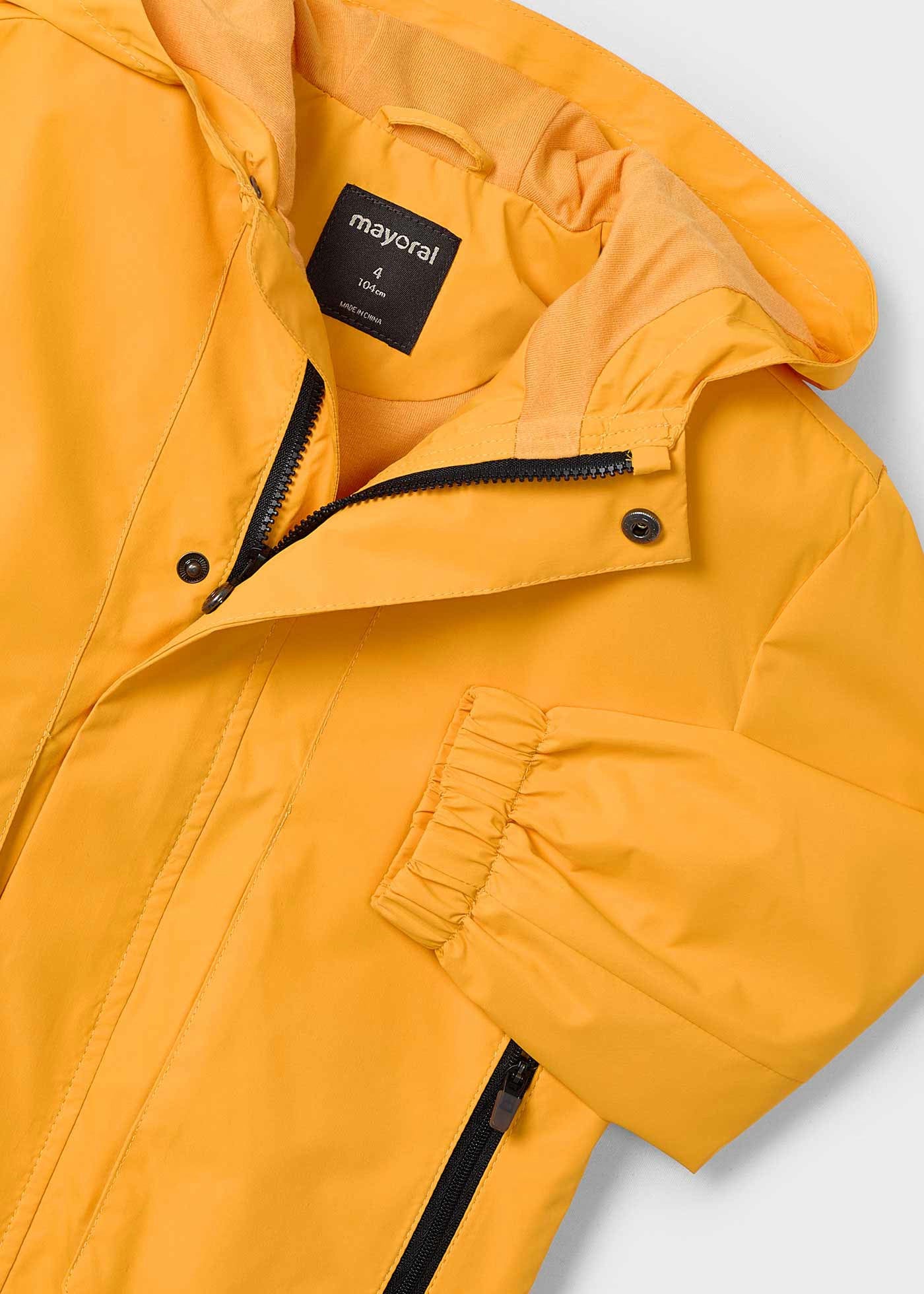 Cortavientos amarillo con capucha mini niño