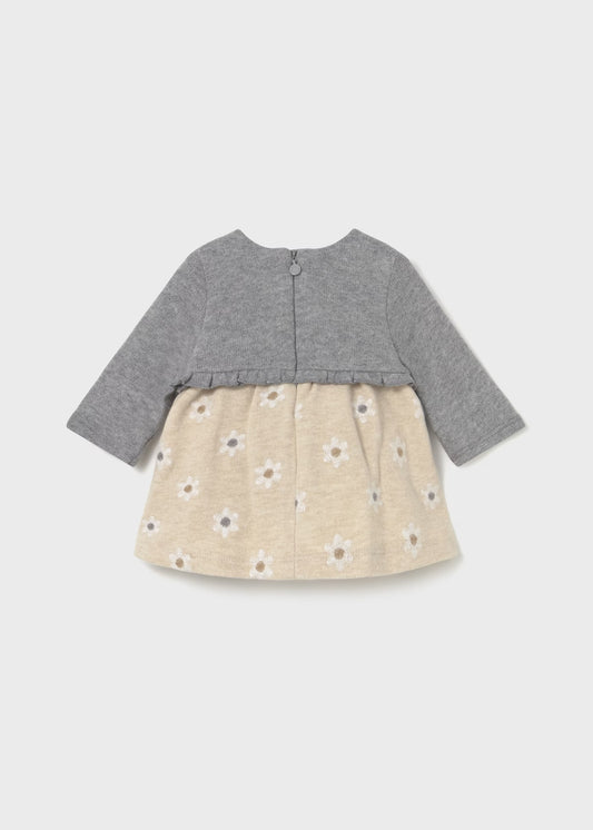 Vestido con torera simulada arena recién nacida