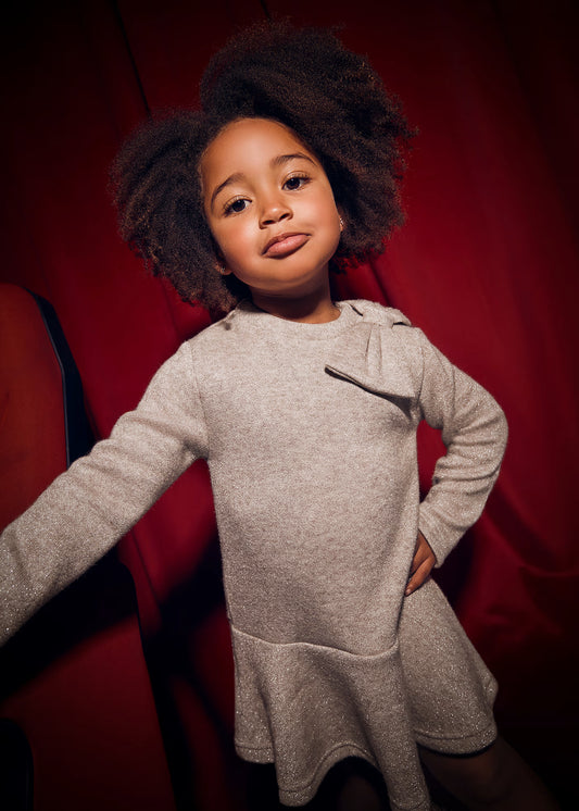 Vestido beige tricot moño mini niña