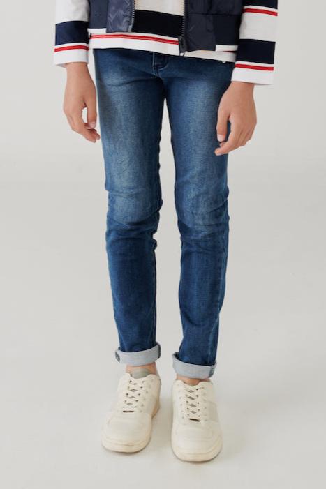 Pantalón de mezclilla stretch corte slim niño jr