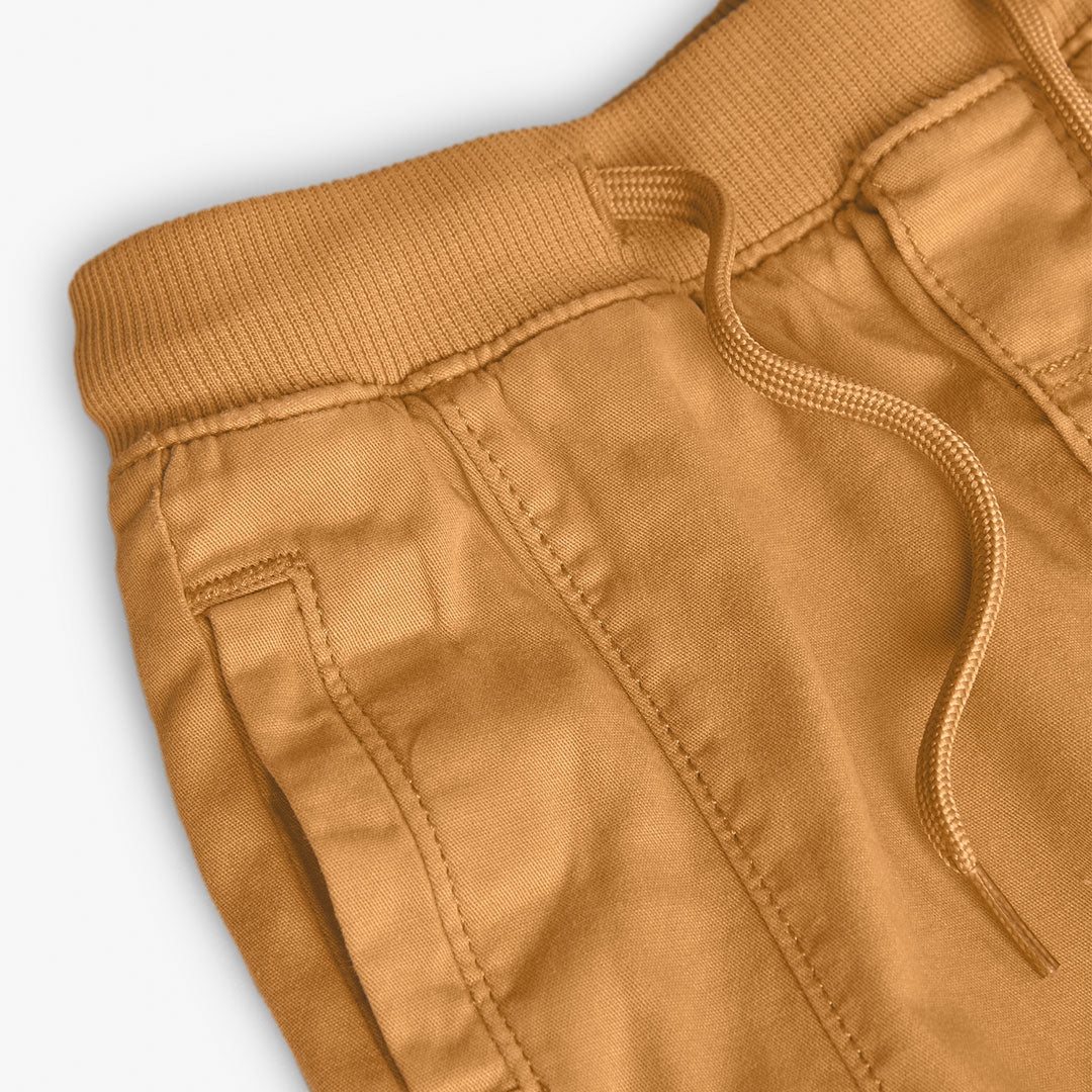 Pantalón jogger gabardina trigo mini niño