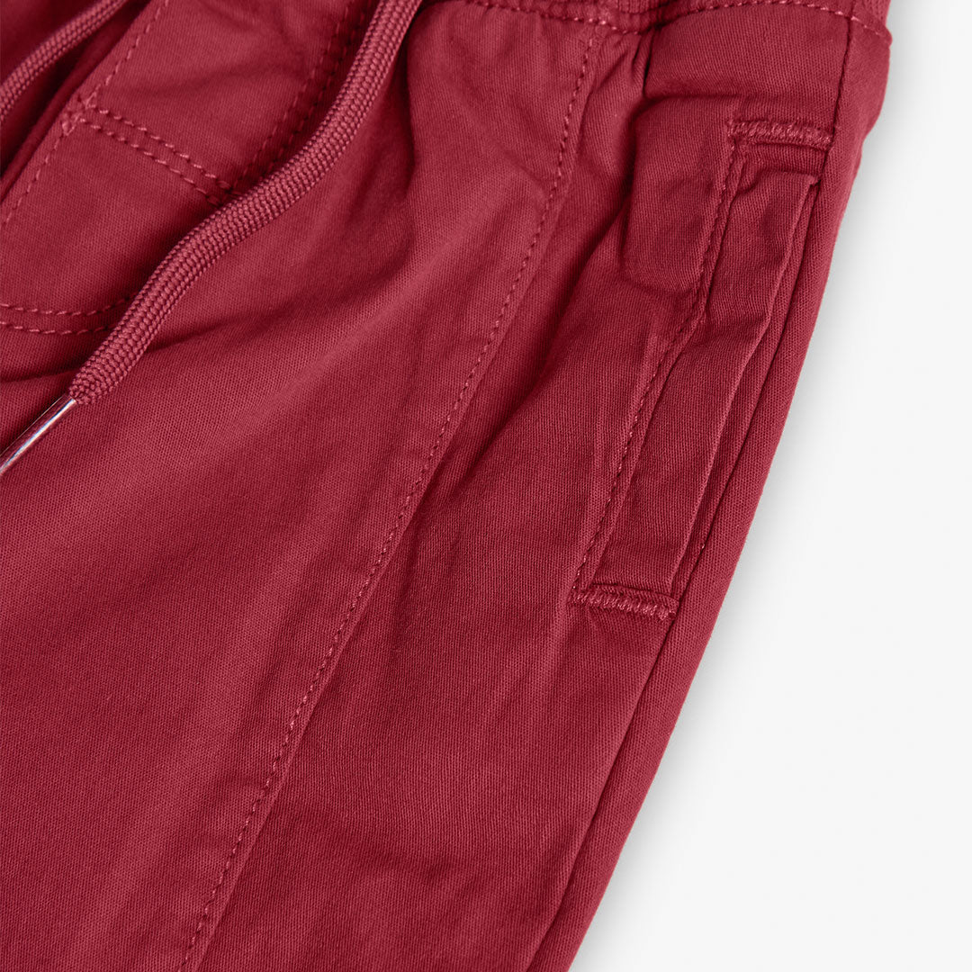 Pantalón jogger gabardina rojo granada mini niño