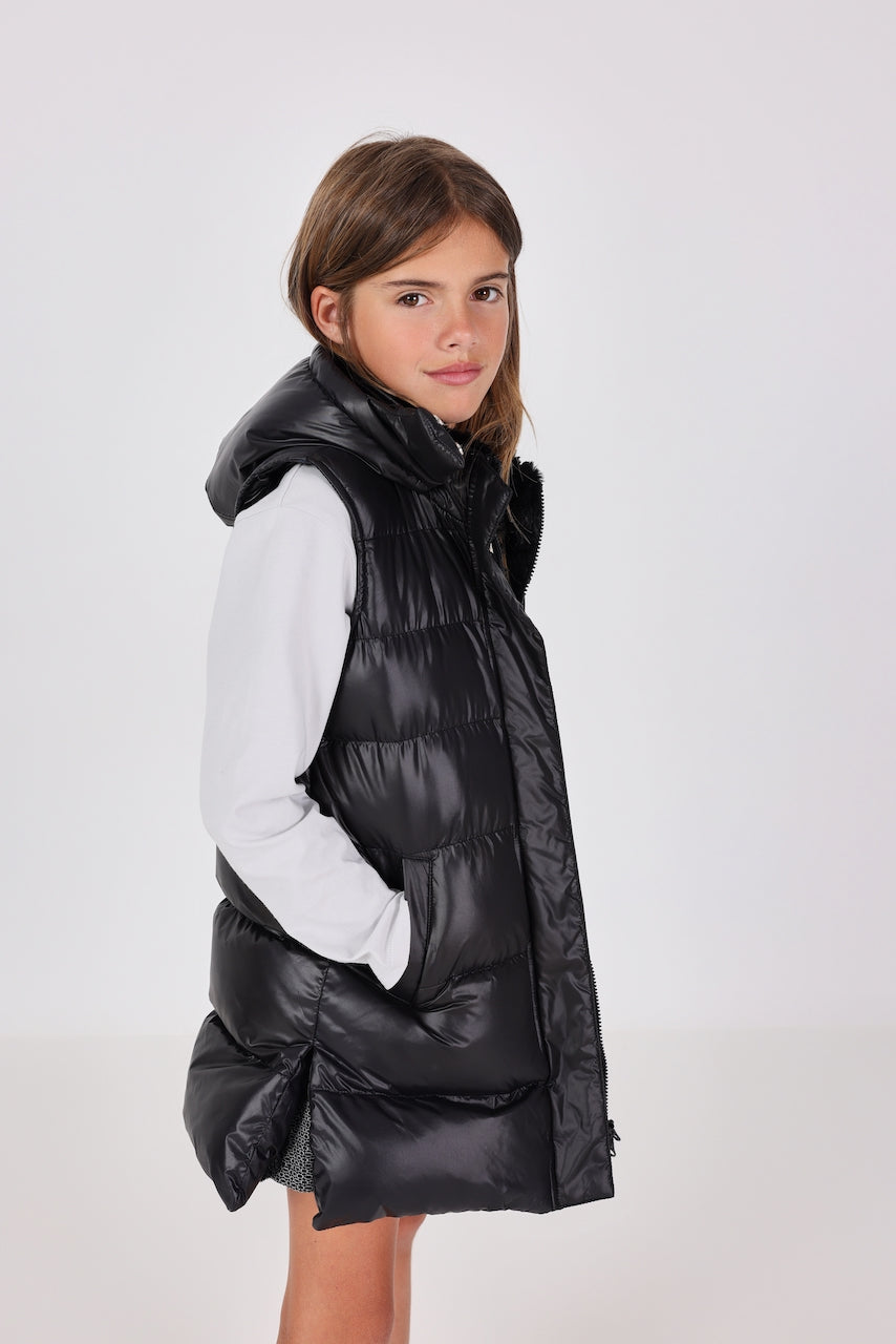 Chaleco pelo negro con capucha niña jr