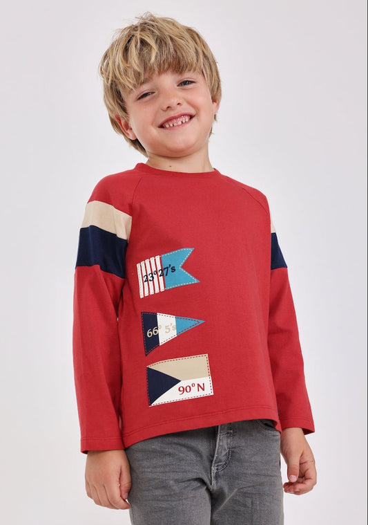 Playera roja banderas mini niño
