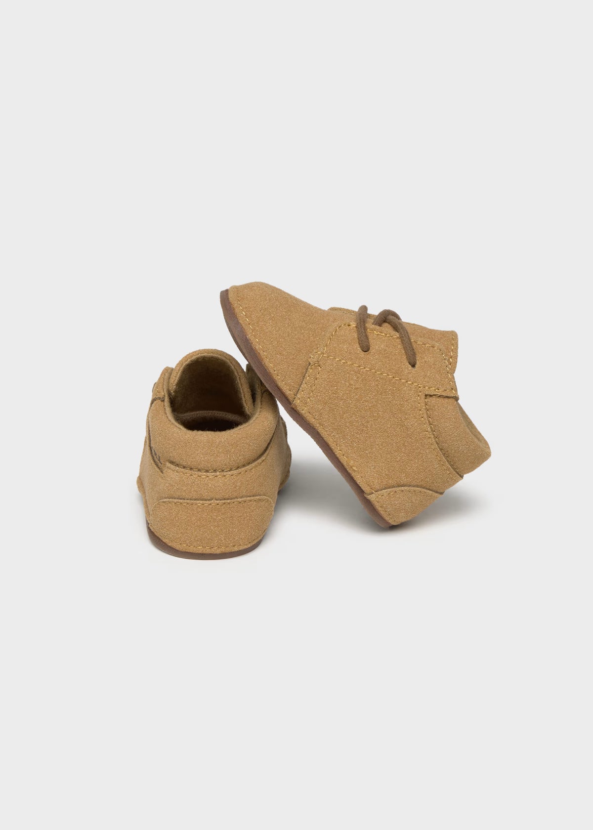 Bota antelina caramelo recién nacido