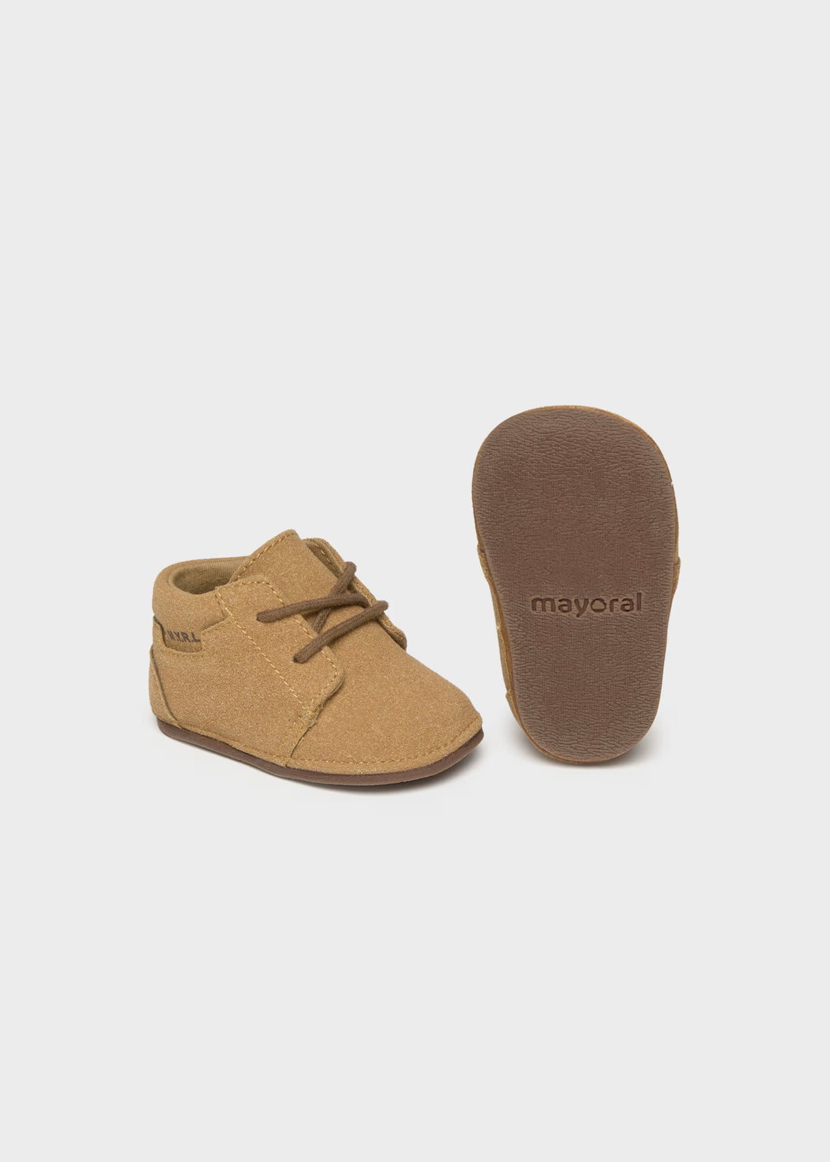 Bota antelina caramelo recién nacido
