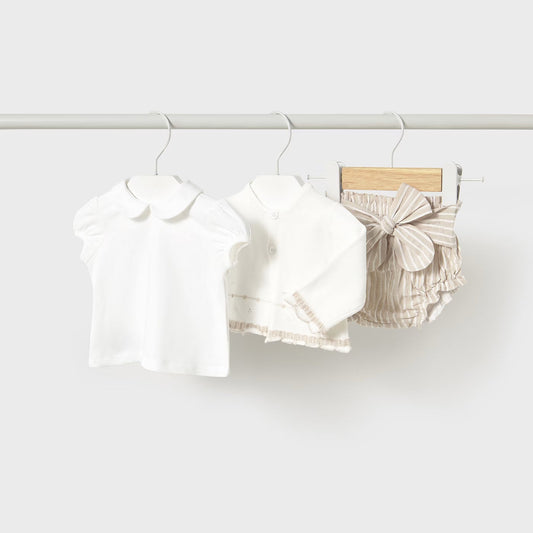 Conjunto 3 piezas beige short y chaqueta recién nacida