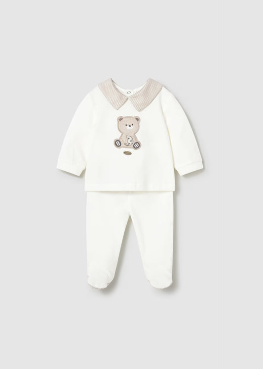 Conjunto pantalón y playera con bordado osito recién nacido