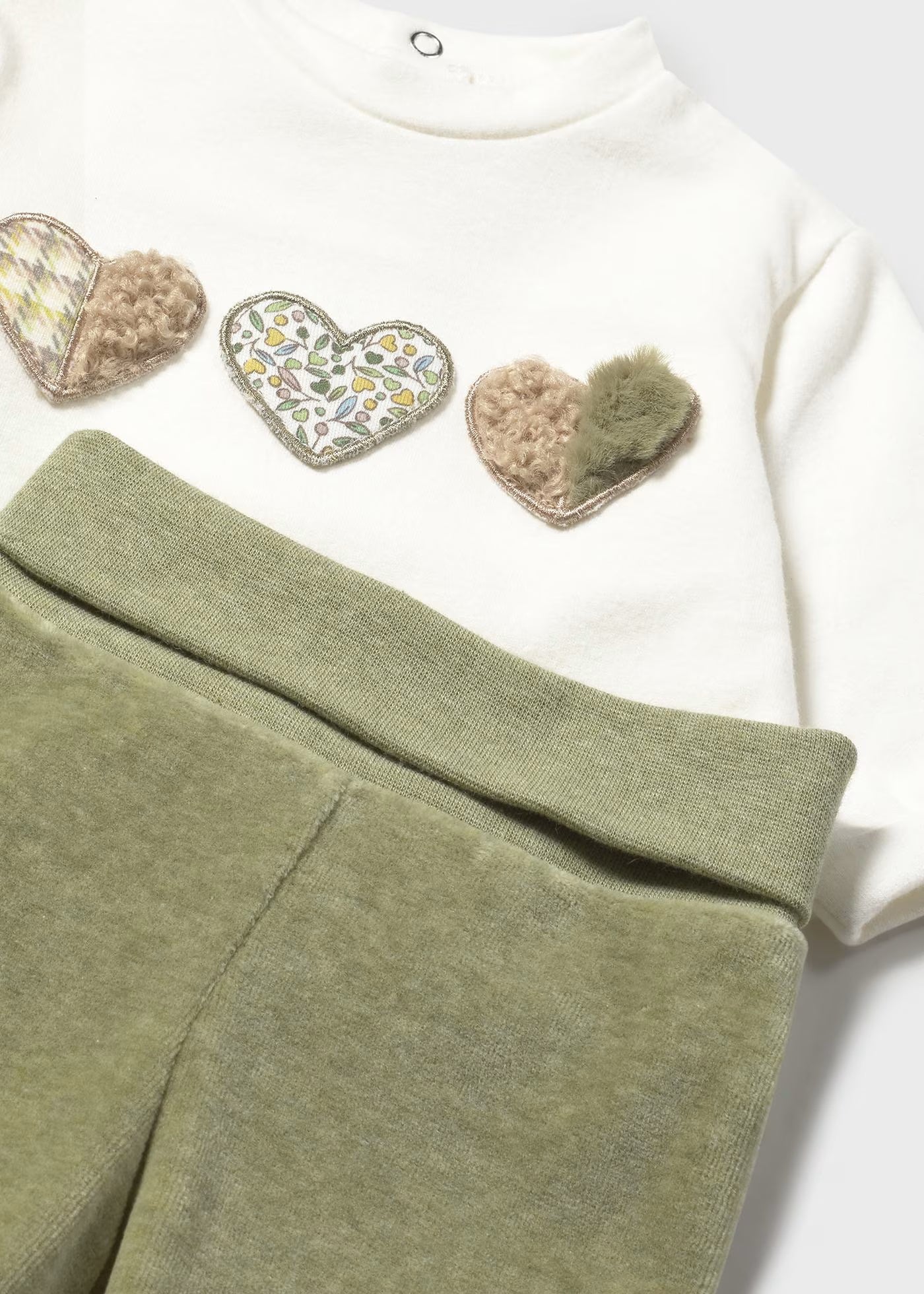 Conjunto verde pantalón y sudadera recién nacida