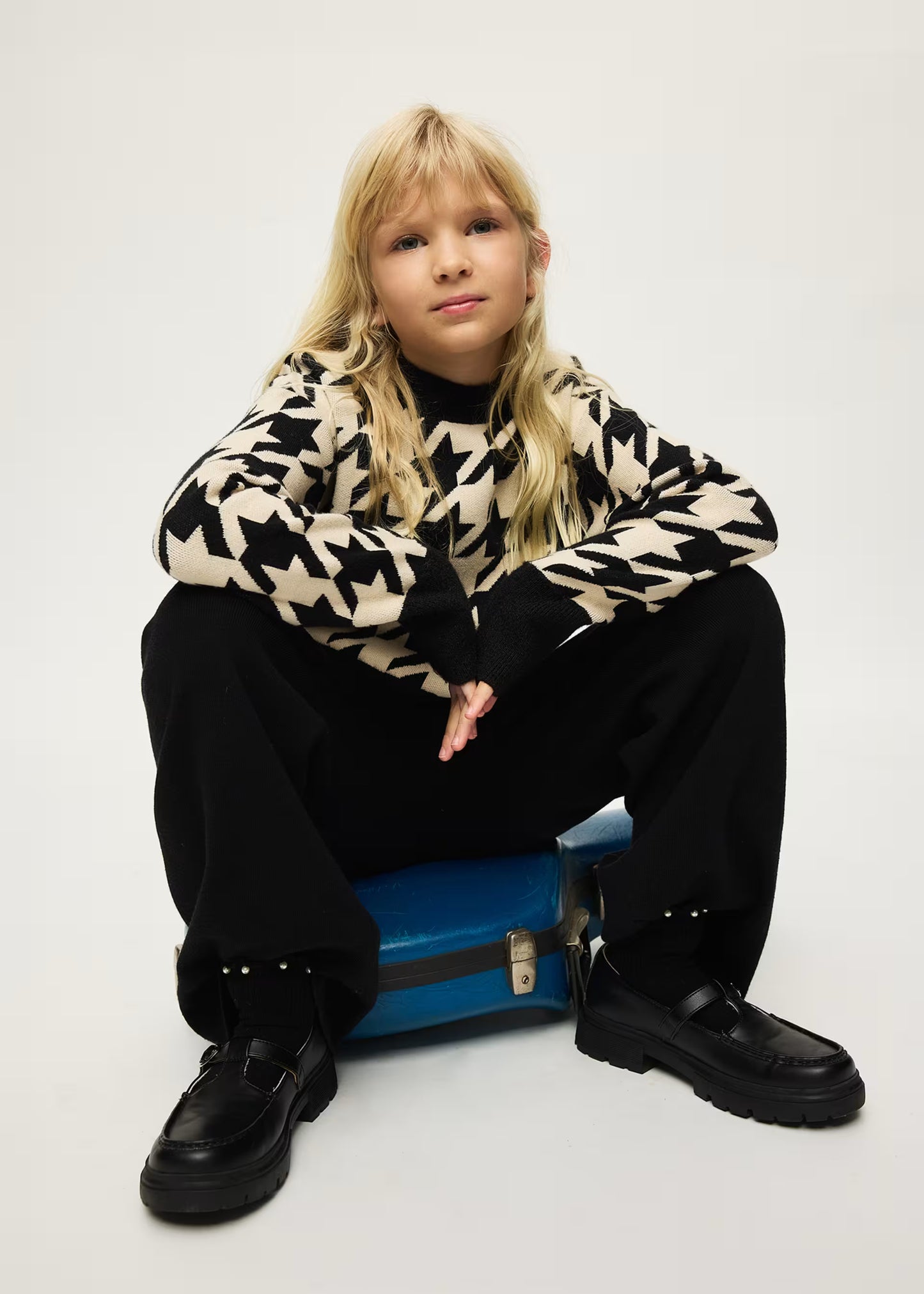 Conjunto pantalón negro con suéter niña jr