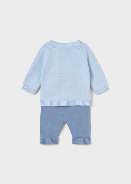 Conjunto pantalón y suéter tricot azul recién nacido