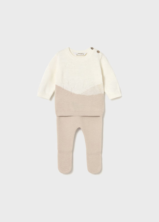 Conjunto pantalón y suéter tricot beige recién nacido