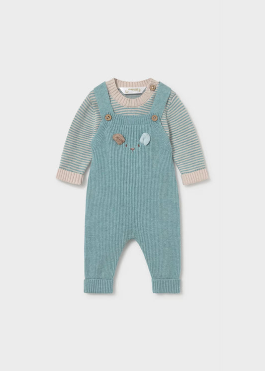 Conjunto suéter y peto tricot recién nacido