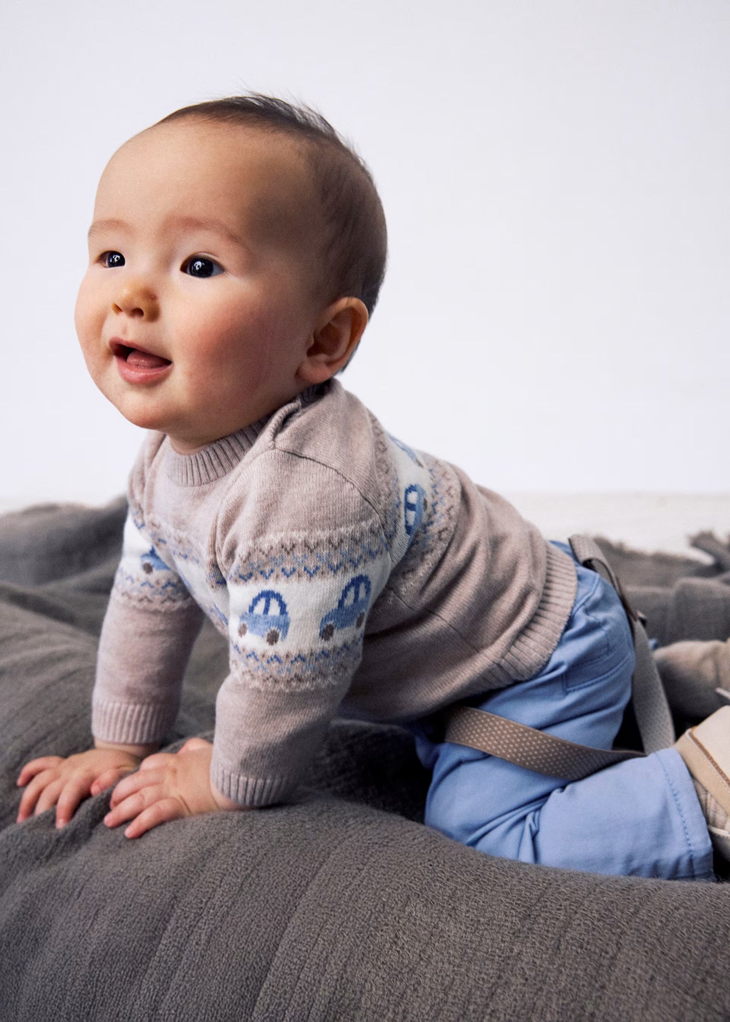 Pantalón azul con tirantes recién nacido