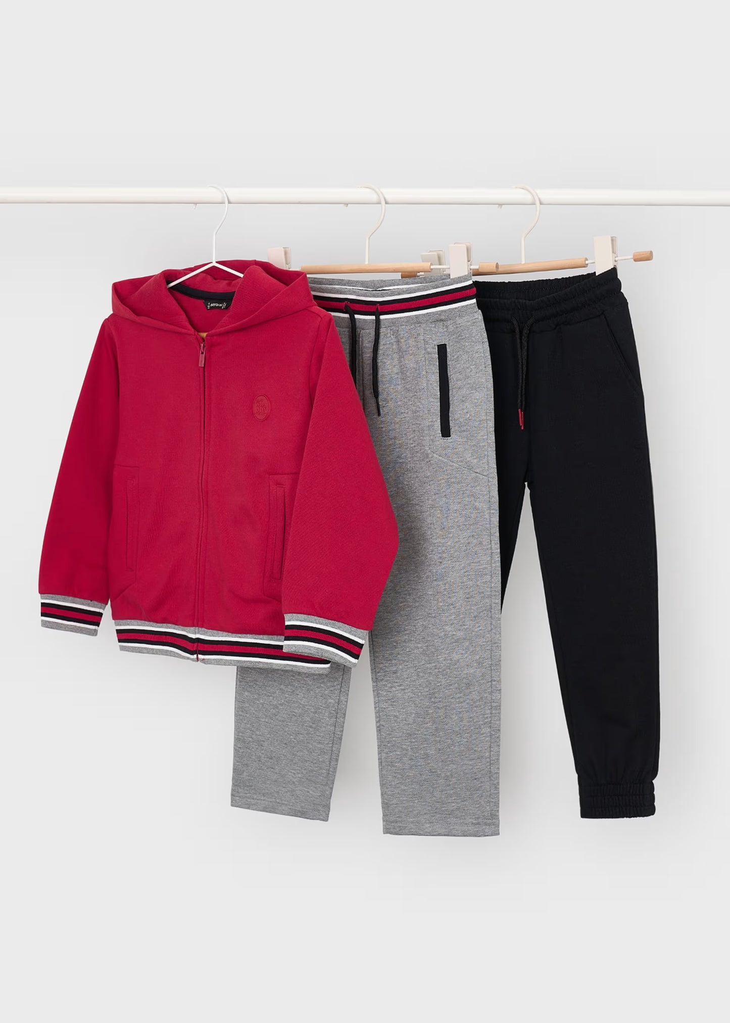 Conjunto de pants 3 piezas rojo mini niño