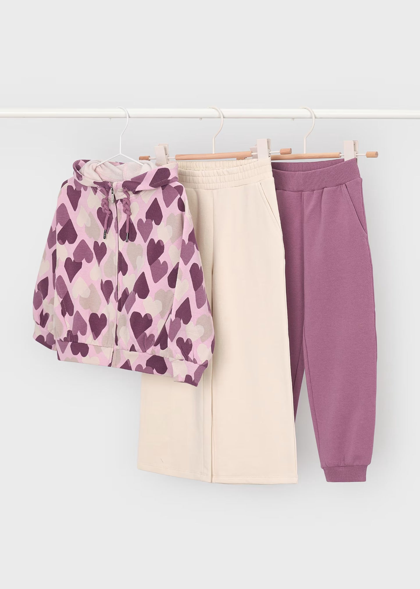 Conjunto de pants 3 piezas corazones mini niña