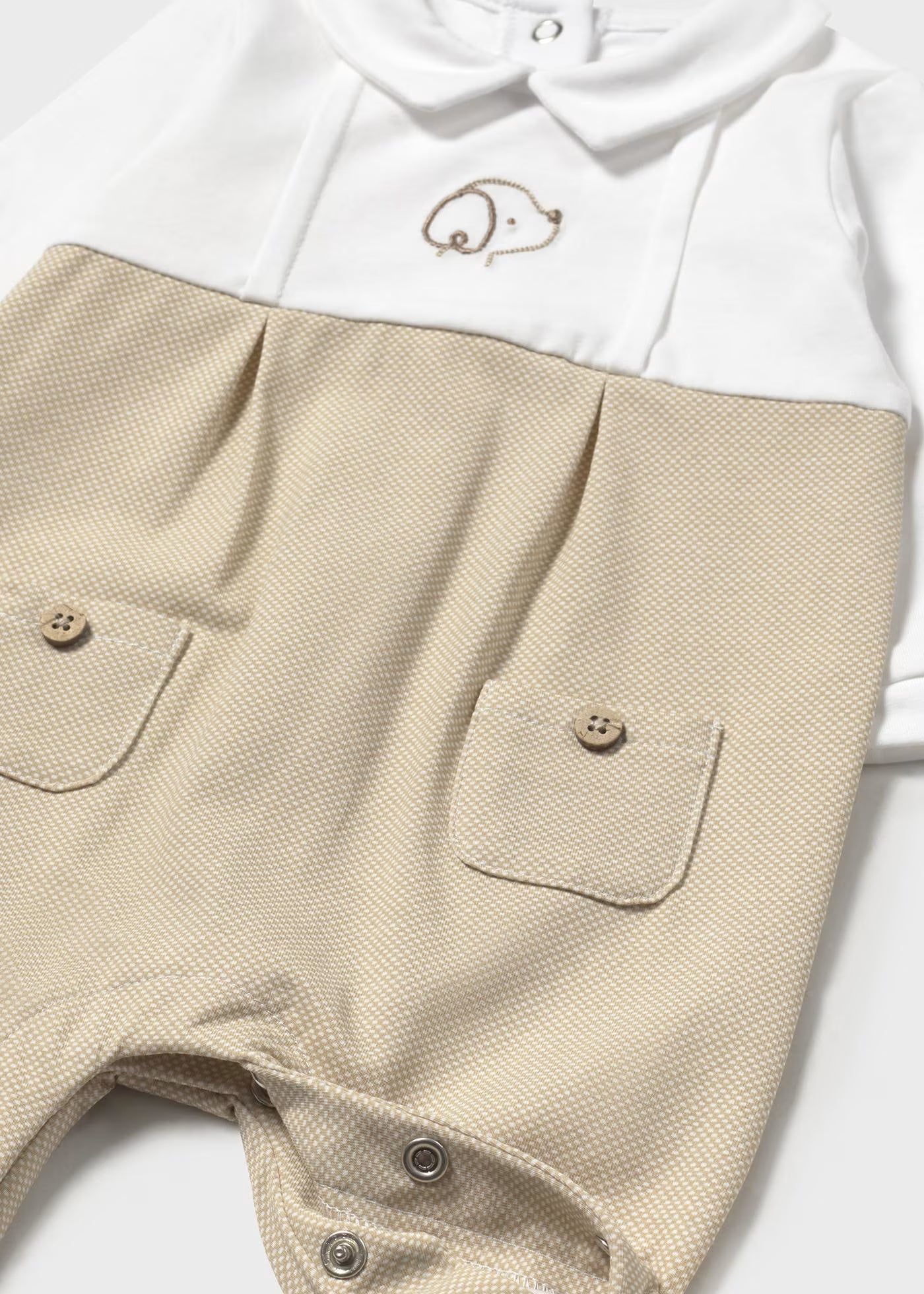 Pelele largo cuello beige recién nacido