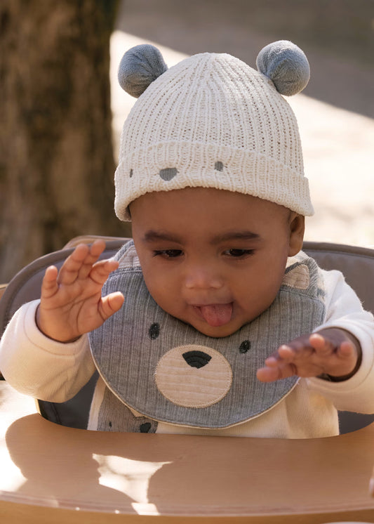 Set de gorro y calcetines unisex recién nacid@