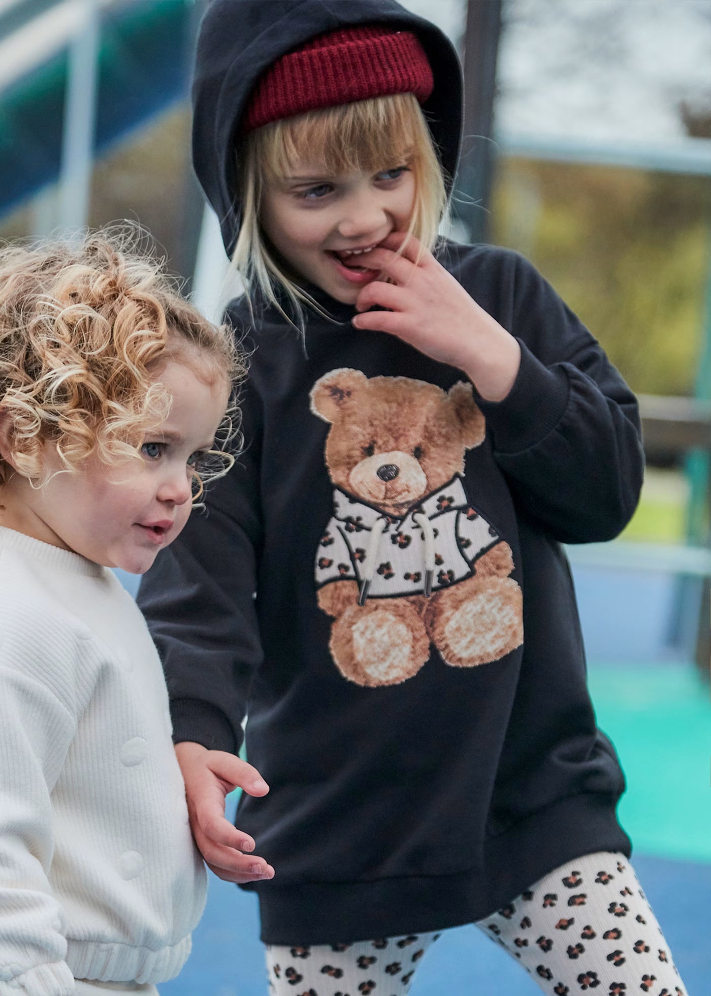 Vestido felpa negro con osito mini niña