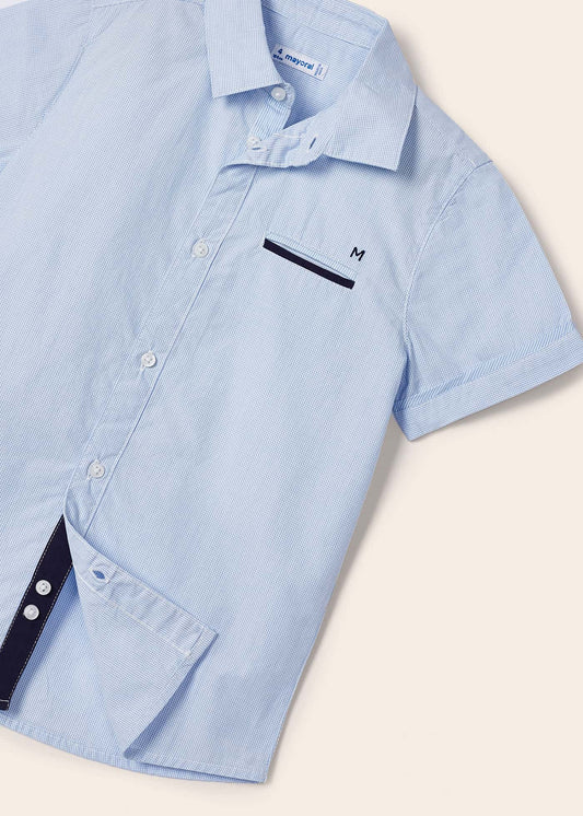 Camisa azul de manga corta con algodón sostenible para mini niño