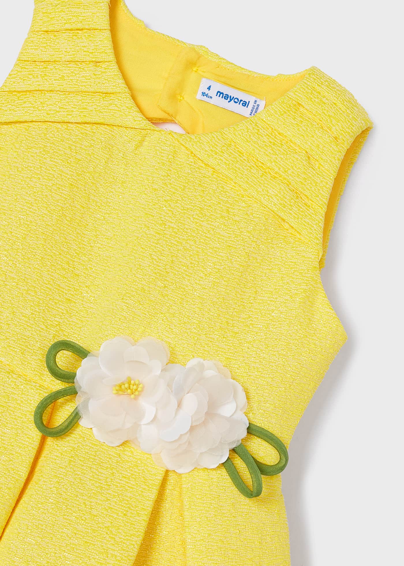 Vestido amarillo con aplique floral para mini niña