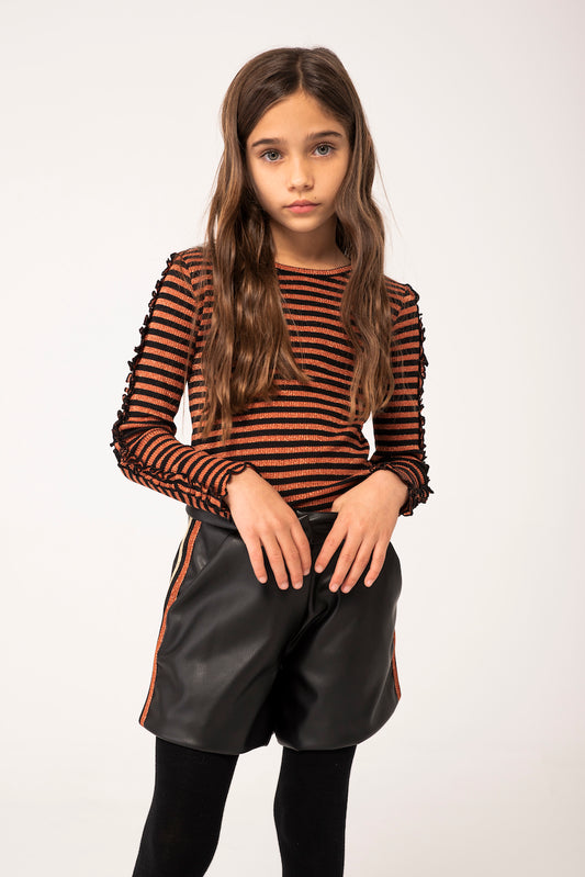 Conjunto blusa canalé con short de polipiel niña jr