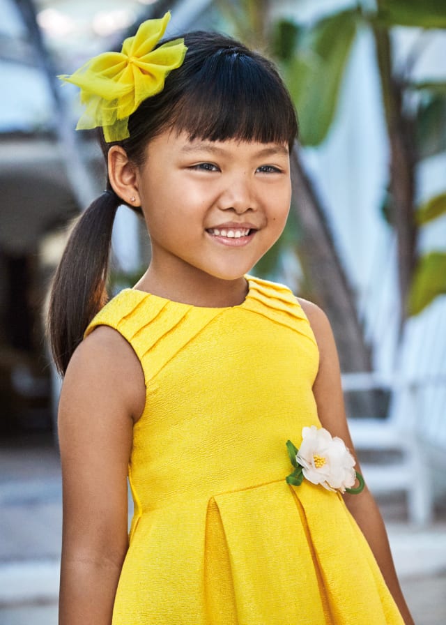 Vestido amarillo con aplique floral para mini niña – Petite Luné Moda  Infantil
